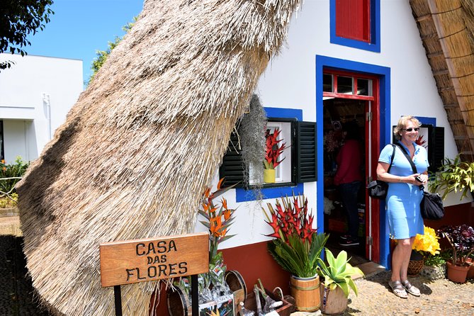 Santana / Typical Houses Tour - Stop 2: Pico do Arieiro at 1818m and the Cloud-Crossing Views