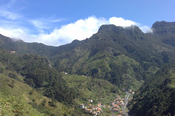 Small Group West Tour Waterfalls & Fanal Forest Tour - Stop 5: Vereda do Fanal, the foggy laurel forest that people remember