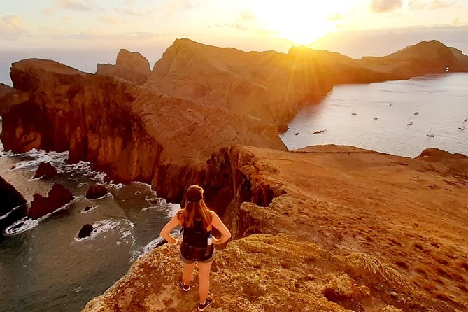 SUNRISE guided HIKE in Ponta de São Lourenço Natural reserve PR8 - Entering Ponta de São Lourenço: The reception center and the trail context