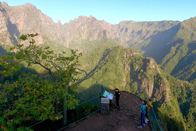 Sunrise Tour @ Pico Do Areiro | Half Day 4x4 Tour - Stop 4: Ribeiro Frio snack bar coffee and a local morning bite