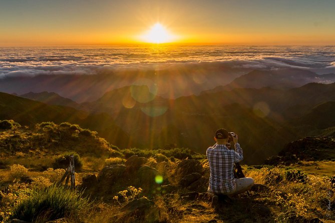 Sunrise Tour @ Pico Do Areiro | Half Day 4x4 Tour - Stop 2: Pico do Arieiro at sunrise, above the clouds