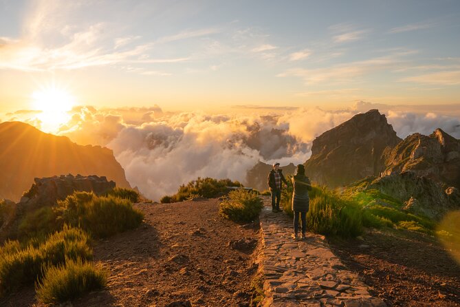 Sunset Tour @ Pico Do Areiro | Half Day 4x4 Tour - The half-day 4x4 route from pickup to the climb