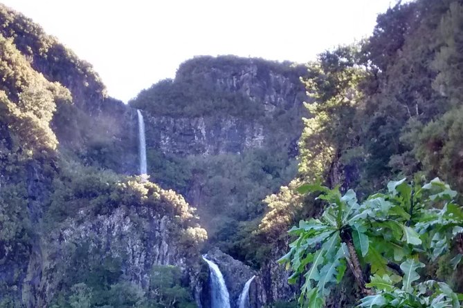 The Fantastic Cascades - The 5-hour rhythm: pickup, waterfall stops, and a steady hike